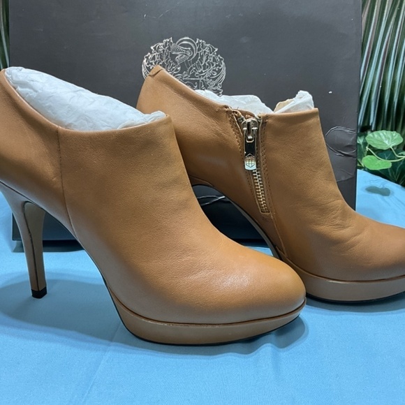 COPY - Vince Camuto Women's Elvin Bootie Ankle Boot/ Excellent Condition - Picture 4 of 6